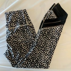 Great spotted crop Lululemon leggings